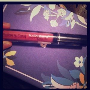 -Reserved-Lot of lipstick and davines hair