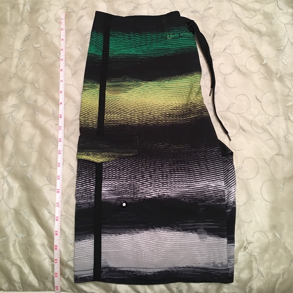 Mens Mossimo size 34 swim board shorts