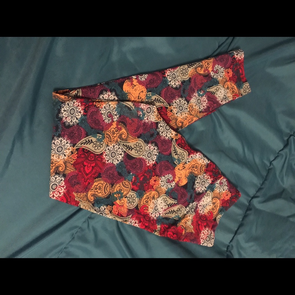 Lularoe OS paisley leggings