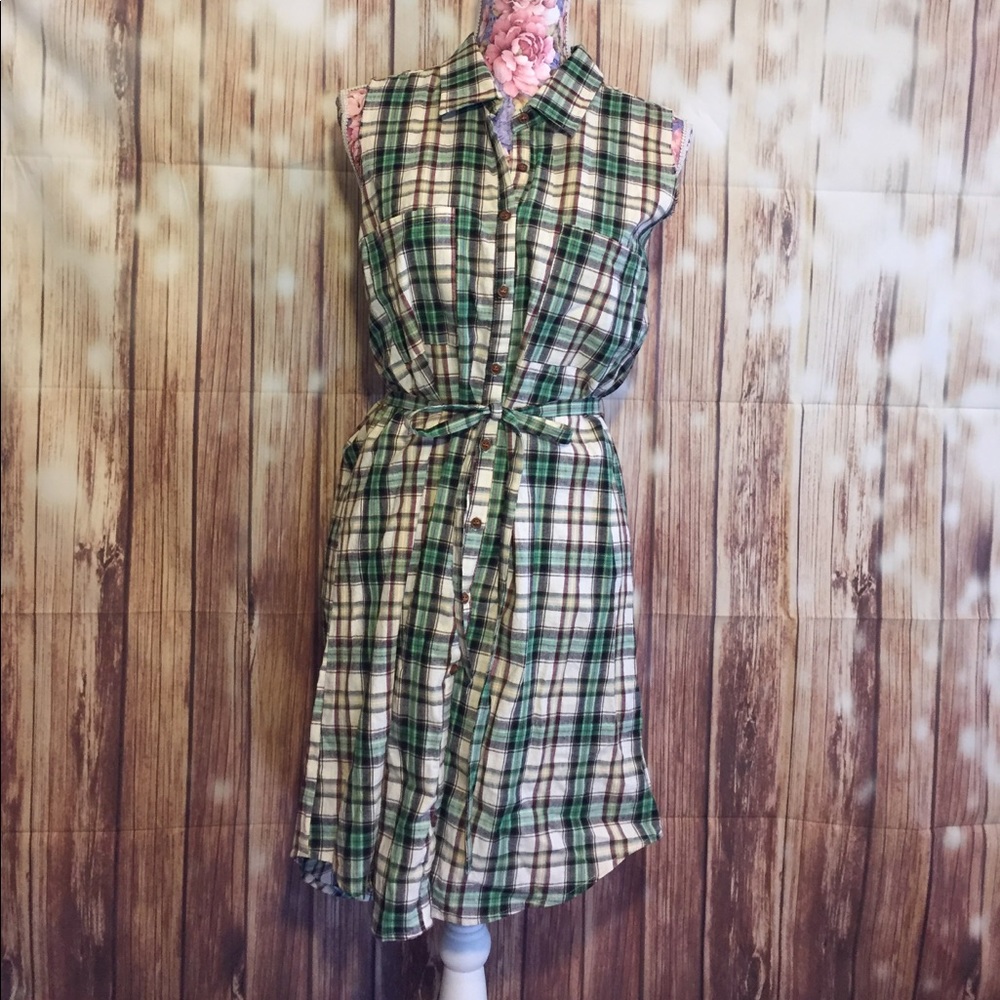 Adorable button down plaid dress NWT