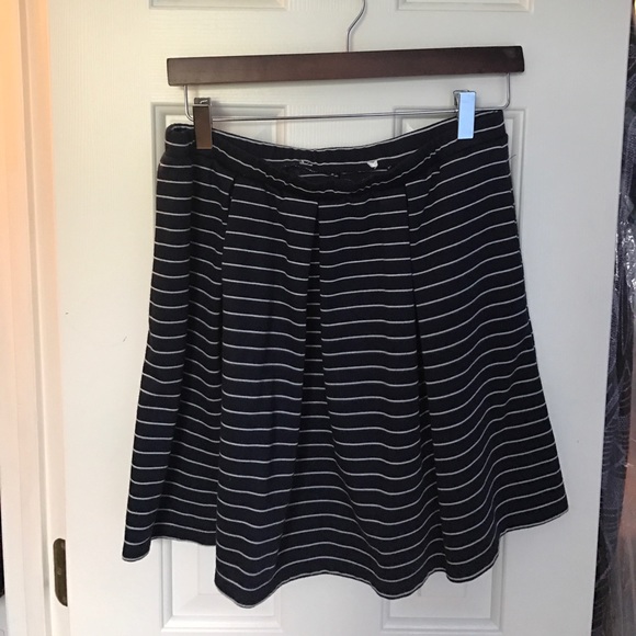 Max Studio Shirt and Skirt - Picture 2 of 4