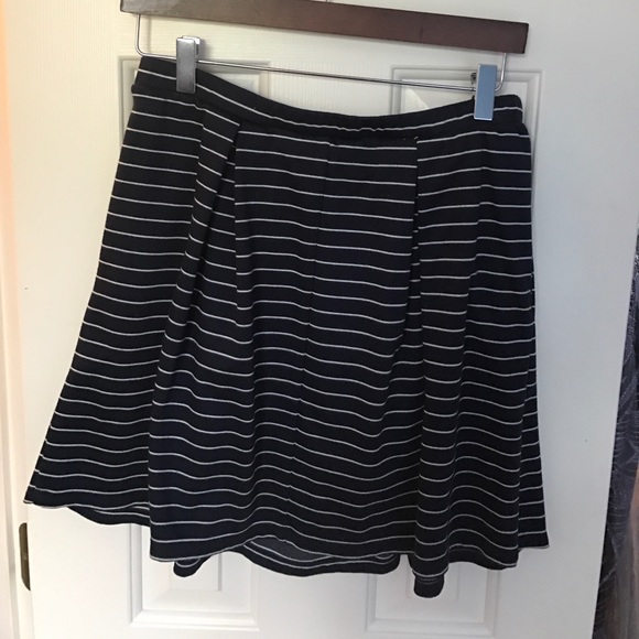 Max Studio Shirt and Skirt - Picture 4 of 4