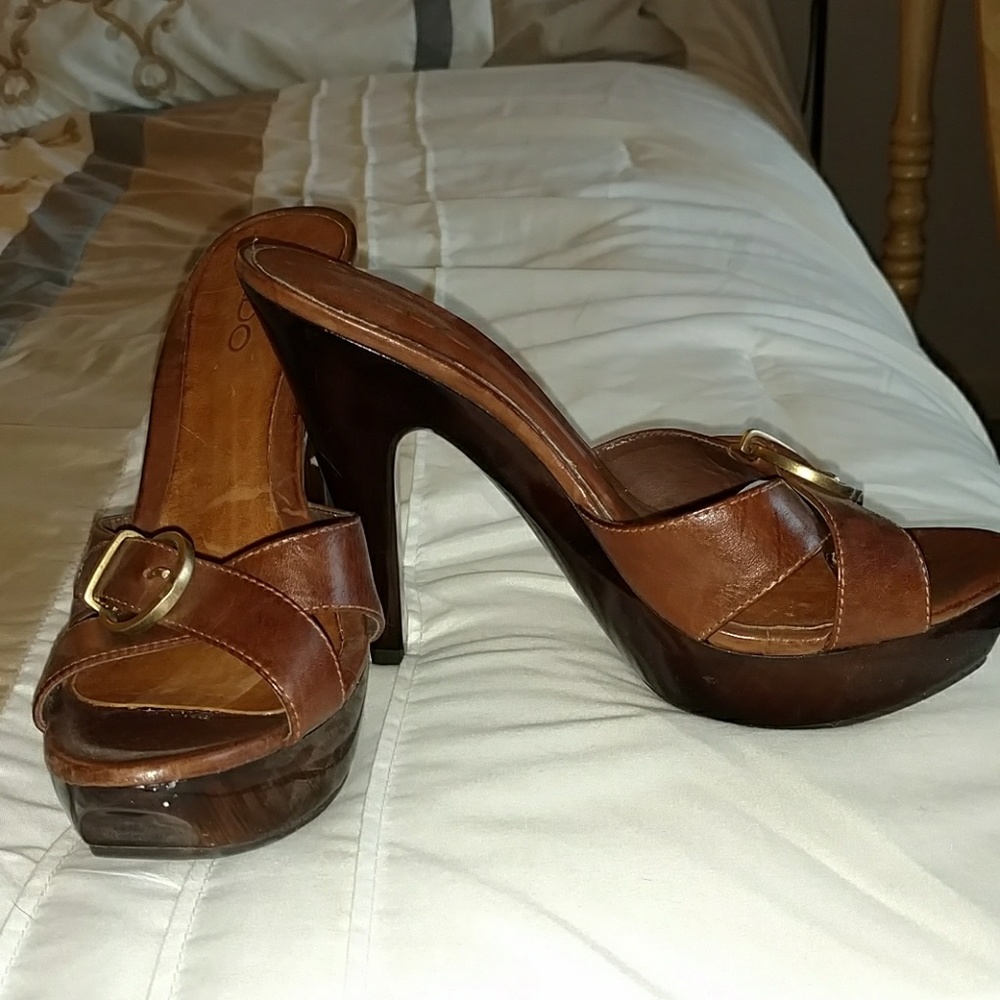 Brown leather heel perfect for summer
