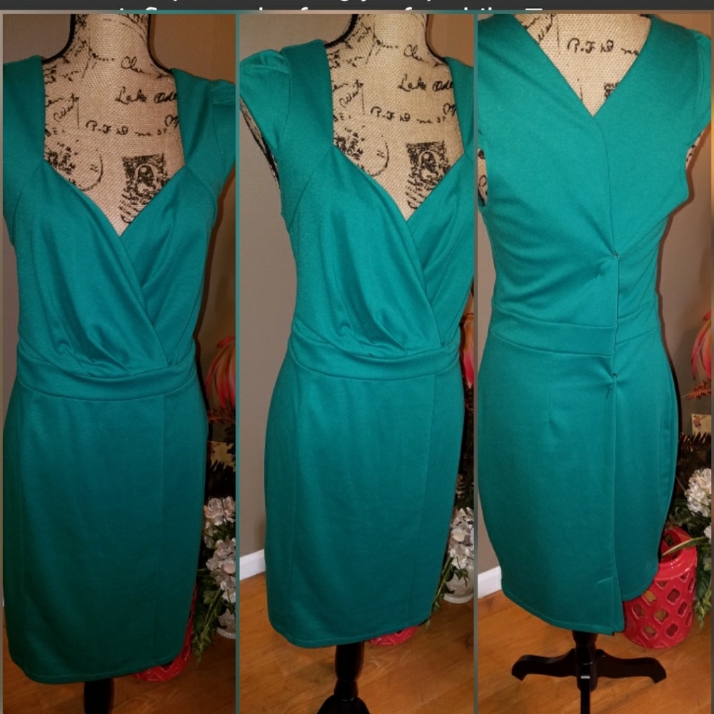 MOVING SALE 🚛. Gorgeous Teal Green FOREVER 21