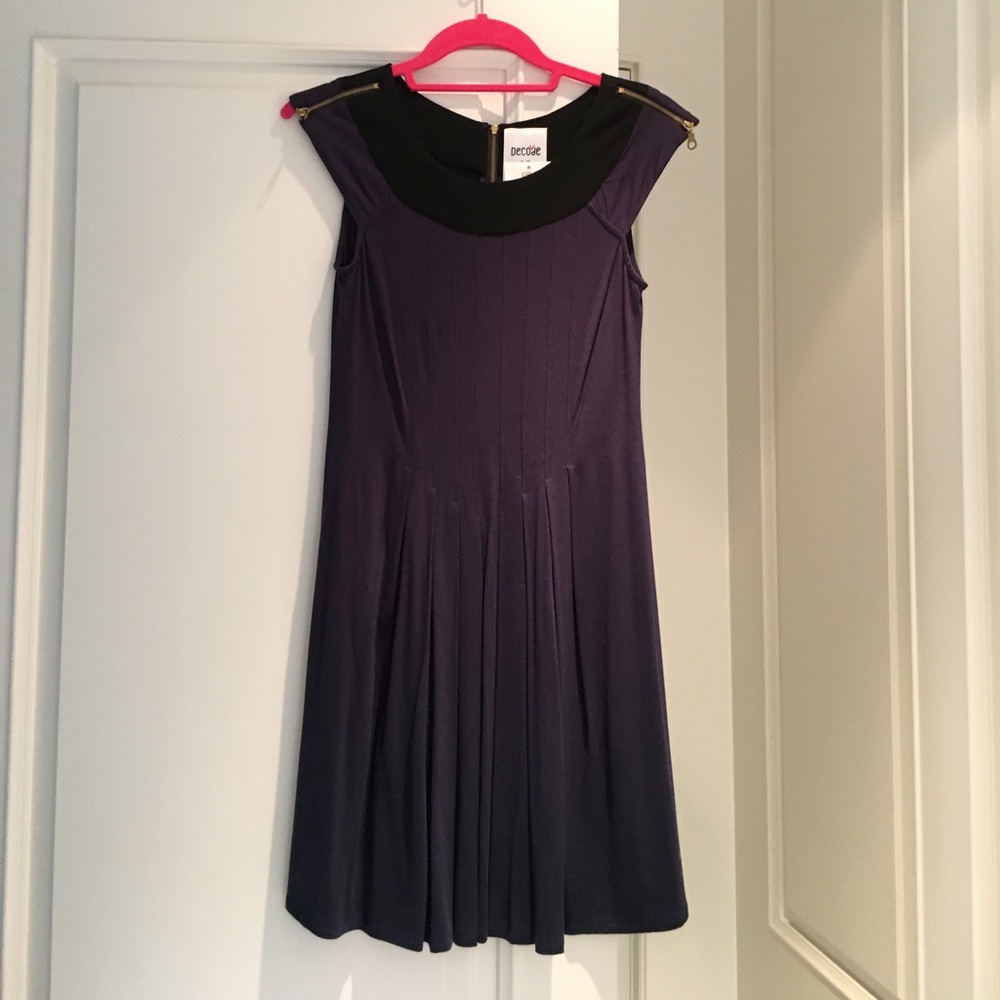 ❣️NWT❣️ Navy and black zip back dress