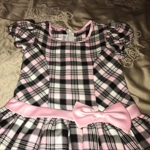 SWEET cap sleeve dress for little girl.💕