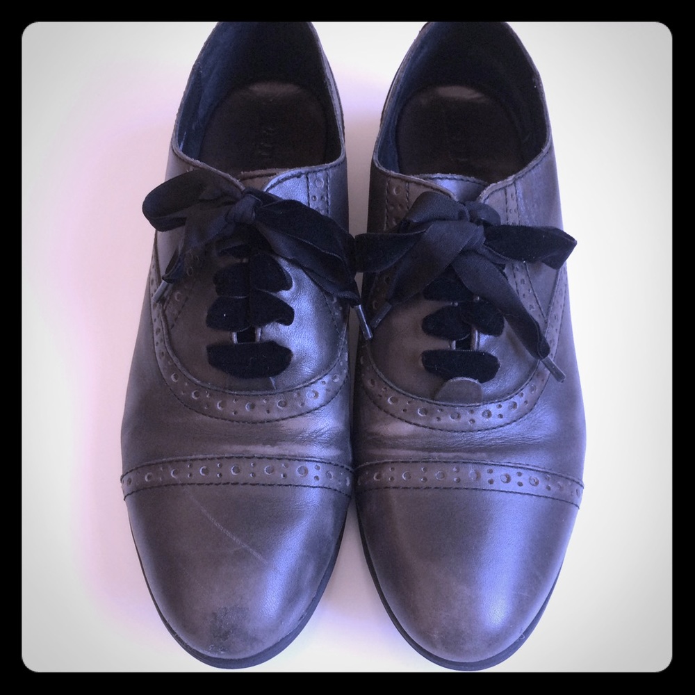 Born Arletta grey oxfords