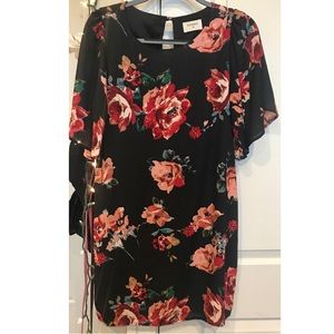 Floral Shift Dress with Elegant Sleeves
