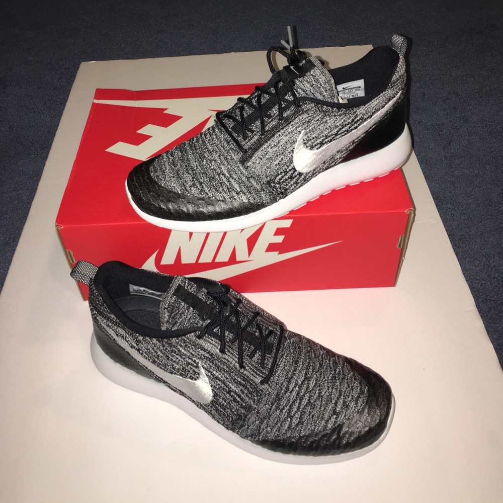 New nike Womens roshe one Flyknit Oreo