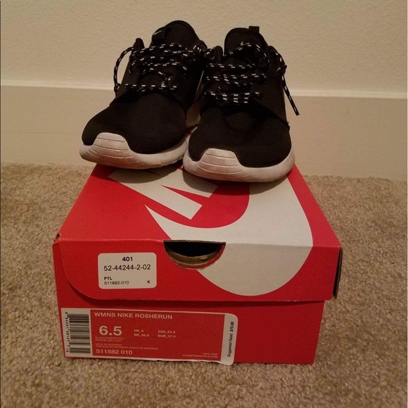Nike Shoes - Nike Women's roshe run 6.5 black Nike Shoes - Nike Women's roshe run 6.5 black