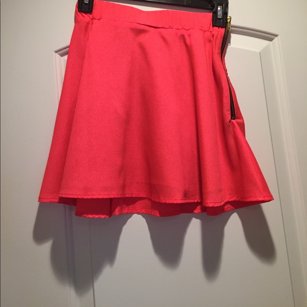 Naven skater skirt. Bright red/orange.