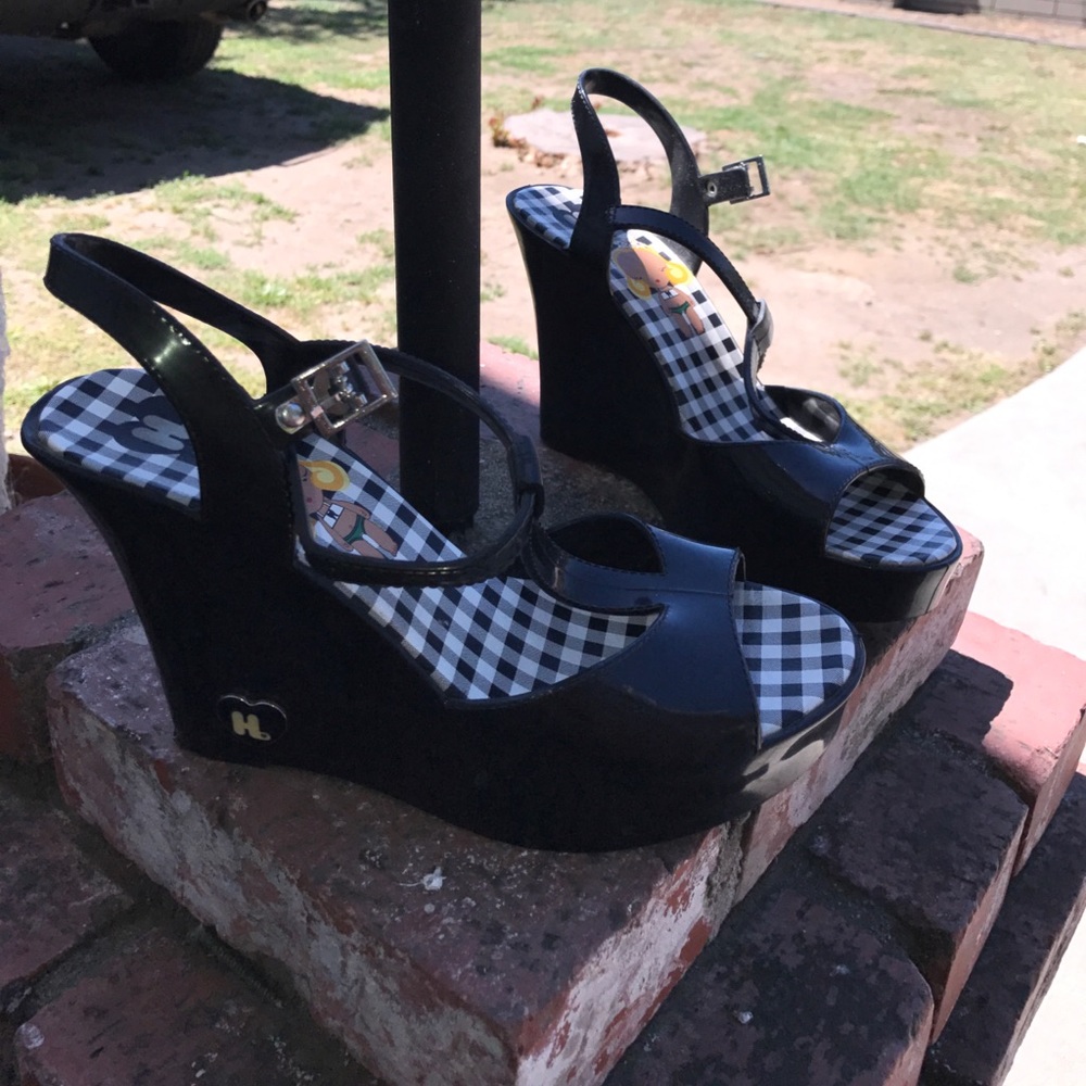 Harajuku Lovers T-strap like new & only worn 2X.