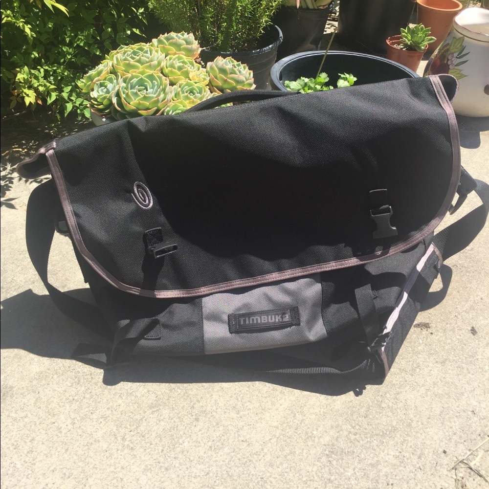 Large timbuk2 messenger.