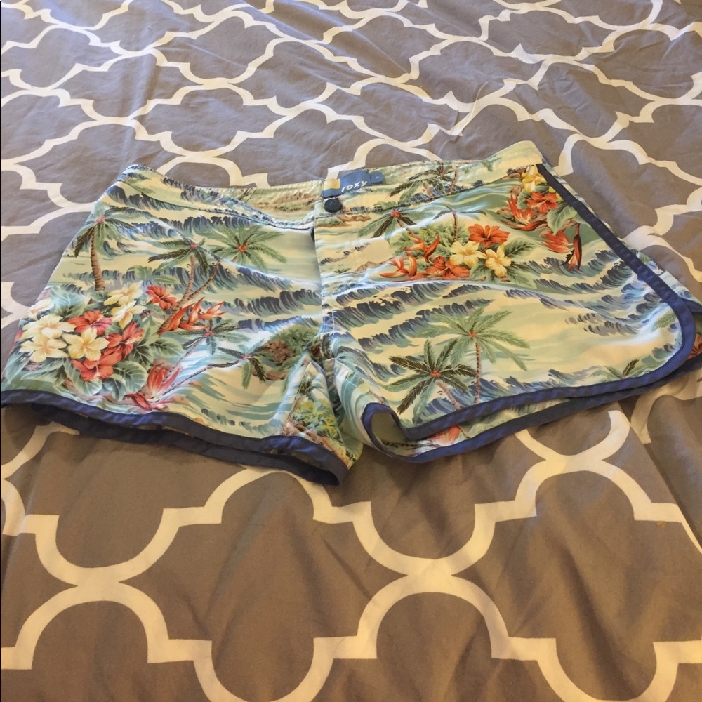 ROXY tropical print board shorts