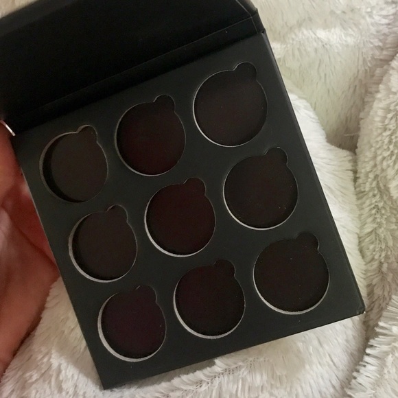 NYX empty z-palette! - Picture 1 of 4
