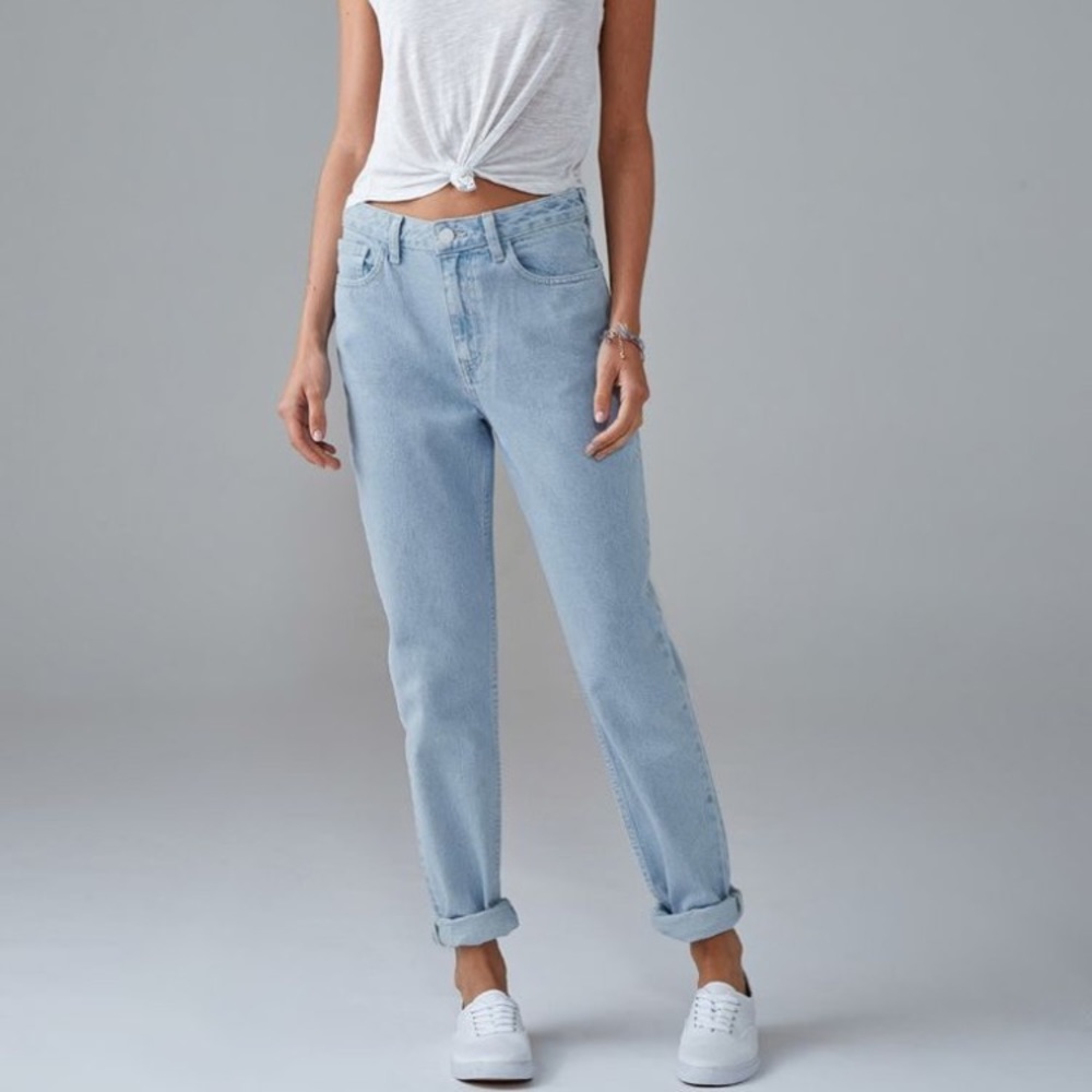 Forever 21 Light-Wash High-waisted Jeans