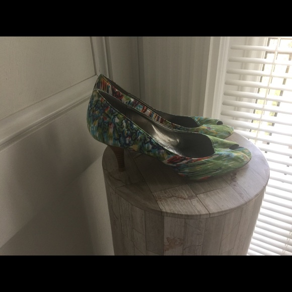 Nine West peep toe pumps. - Picture 2 of 3