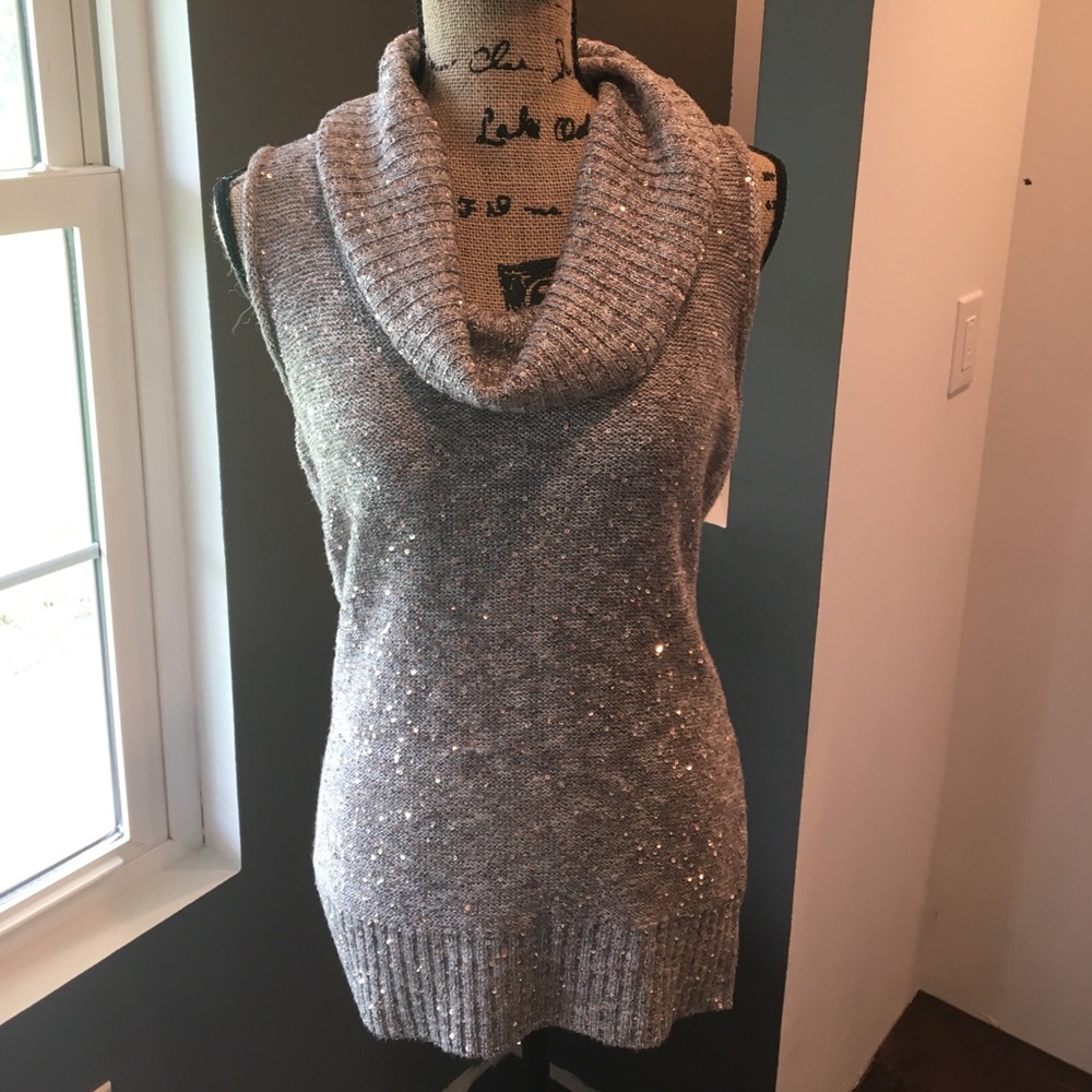 Perfect holiday Sleeveless cowl  neck sweater