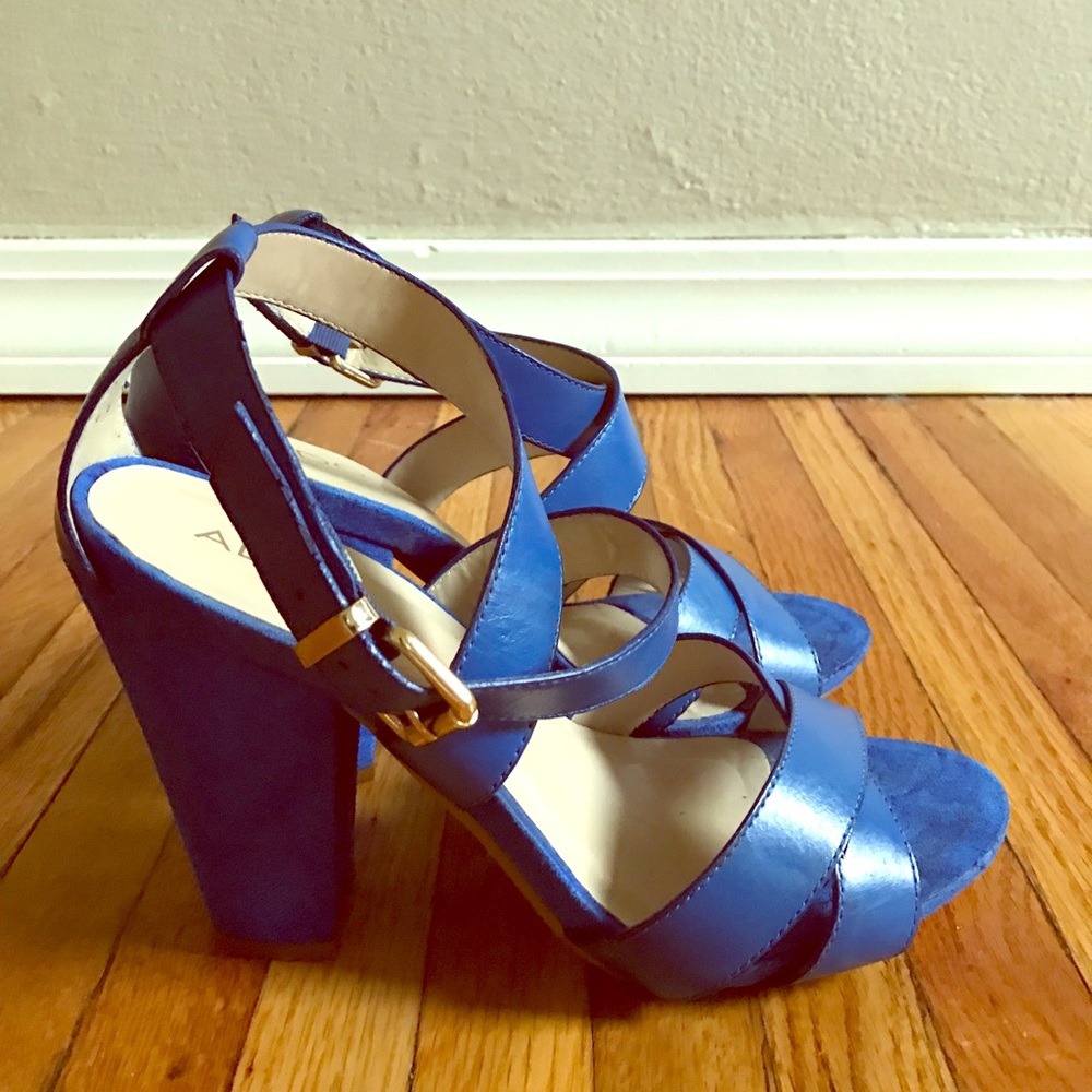 💕sale 💕Aldo Blue strap heels