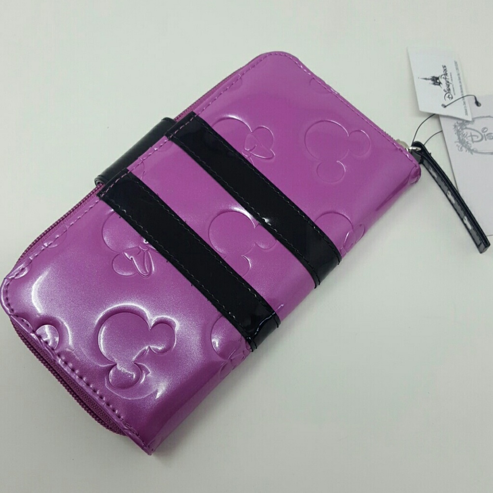 ❌SOLD❌ Disney Parks Embossed Loungefly Wallet - Picture 2 of 8