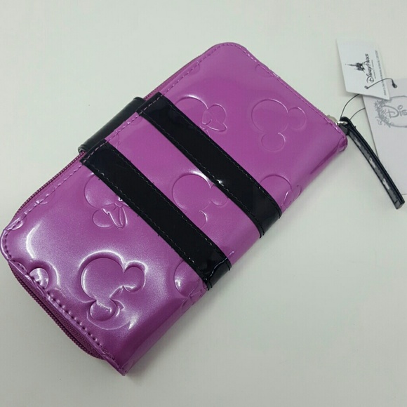 ❌SOLD❌ Disney Parks Embossed Loungefly Wallet - Picture 2 of 8