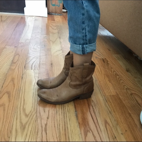 FRYE, Rare Womens Carson Shortie Ankle Boot - Picture 2 of 3