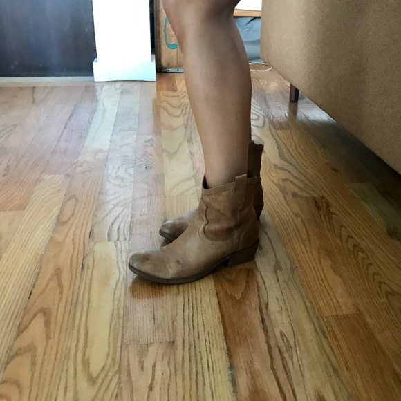 FRYE, Rare Womens Carson Shortie Ankle Boot - Picture 3 of 3