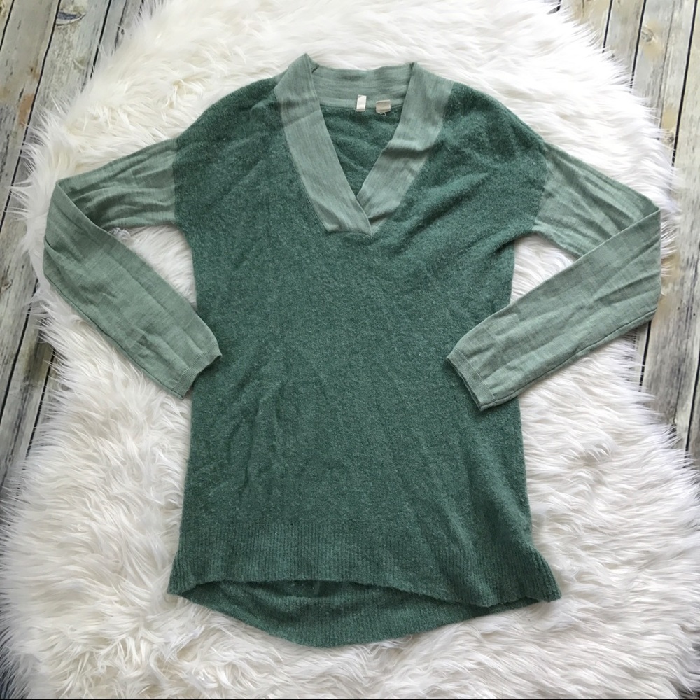 [Moth] Green Sweater