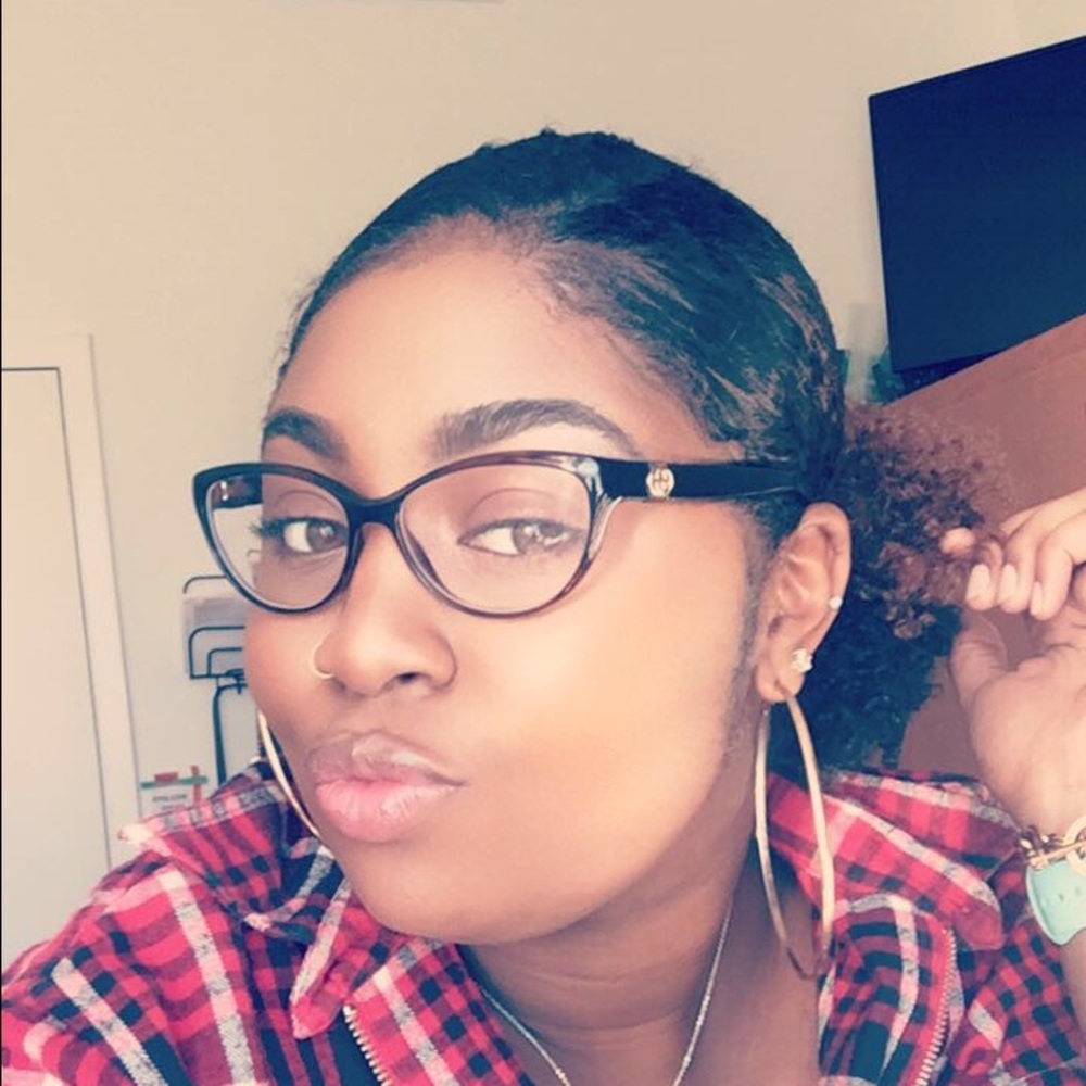 Meet your Posher, Ti-easha