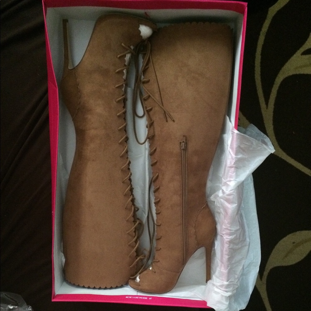 Boots - Picture 2 of 4