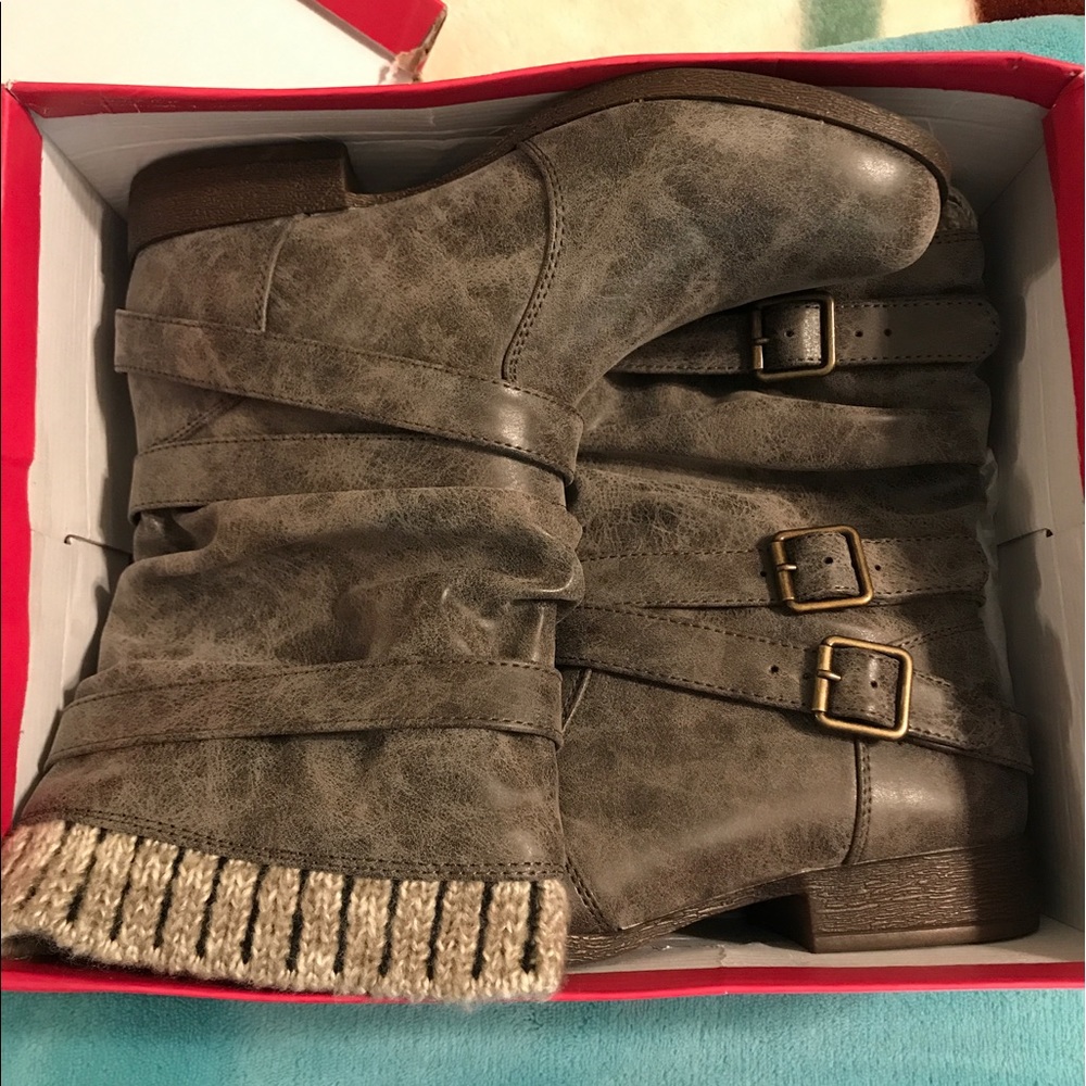 ShoeDazzle Booties Taupe