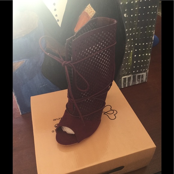 Tall lace up bootie wine color - Picture 2 of 2