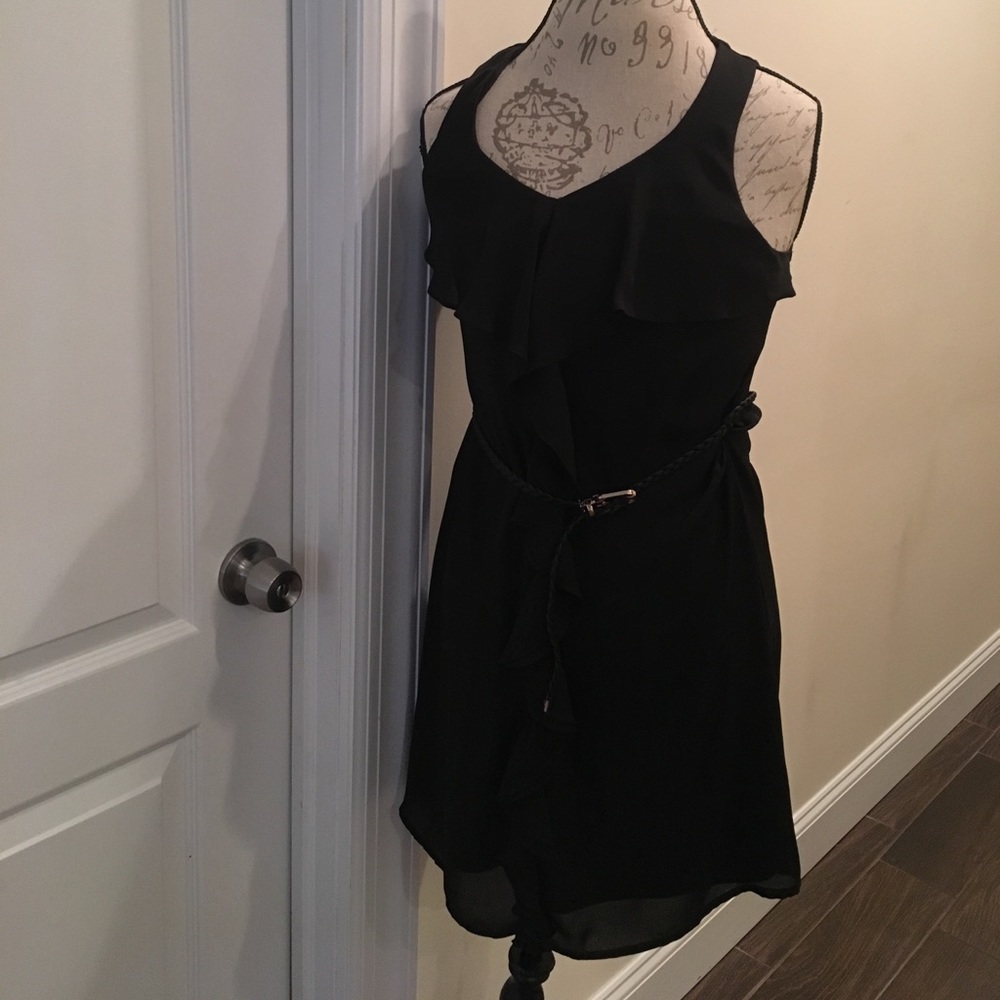 Like new! Black dress with belt detail!