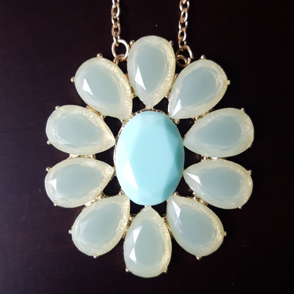 💍3 for $20👗Turquoise Flower Necklace