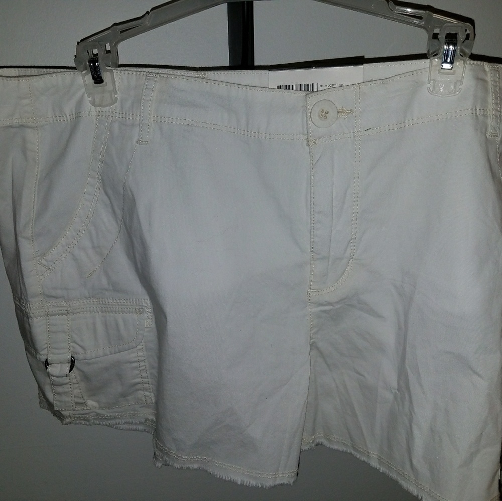 White Natural Reflections shorts NWT.