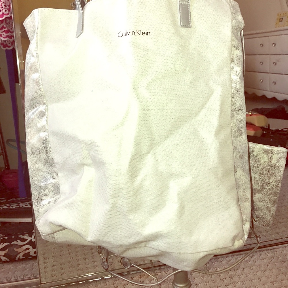 Calvin Klein White Cute Bag with Mini Wallet