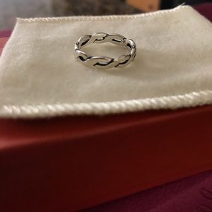 Twisted wire ring