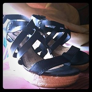 Black Wedges