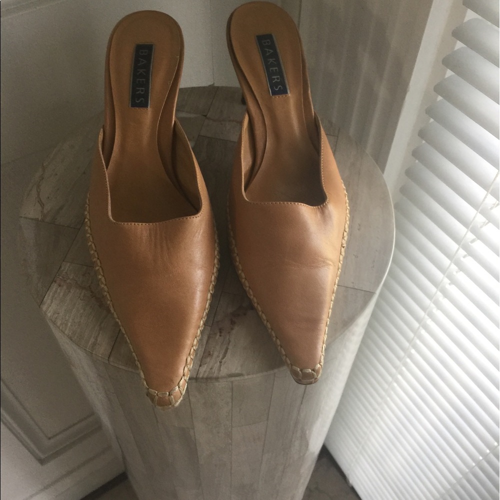 Vintage bakers leather tan mules.
