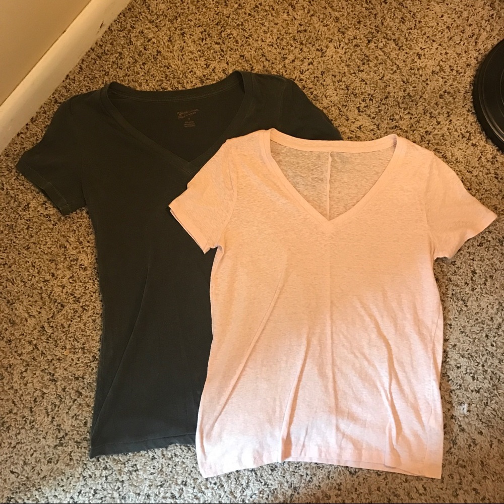 Pack of v-neck shirts