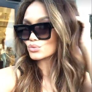 Meet your Posher, Thais