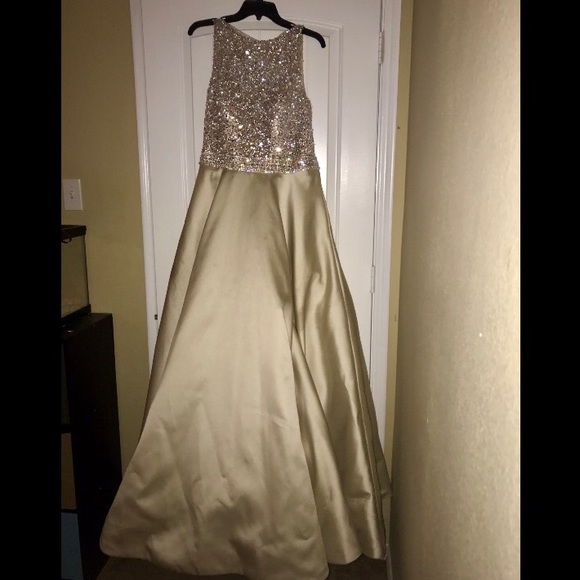 Prom Dress - Picture 1 of 8