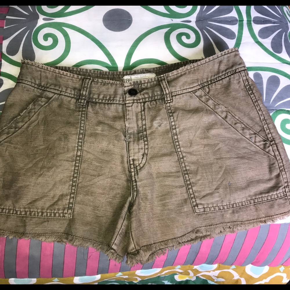💰SALE! Free People Olive Lightweight Cargo Shorts