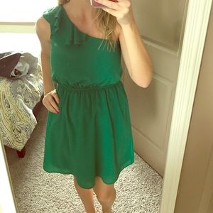 1 shoulder green dress