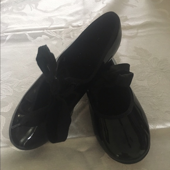 Girls black tap shoes - Picture 1 of 3