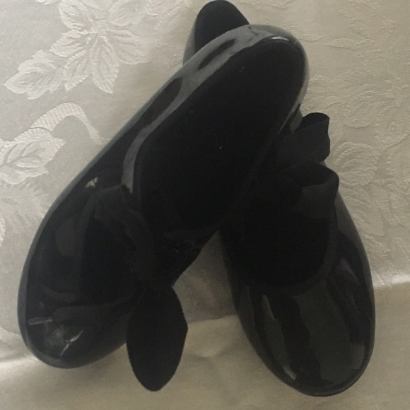 Girls black tap shoes - Picture 2 of 3