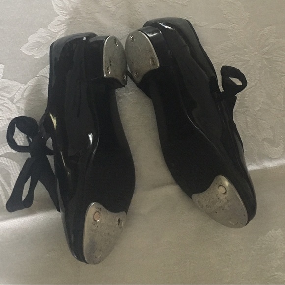 Girls black tap shoes - Picture 3 of 3