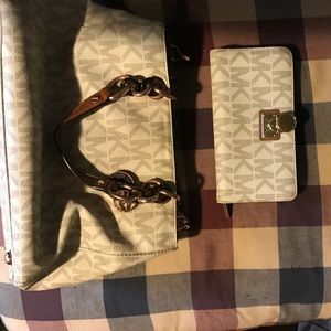 Micheal kors purse and wallet set