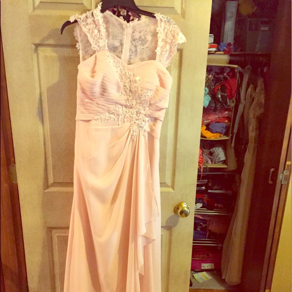 Izilady Size 6 dress, brand new , never worn
