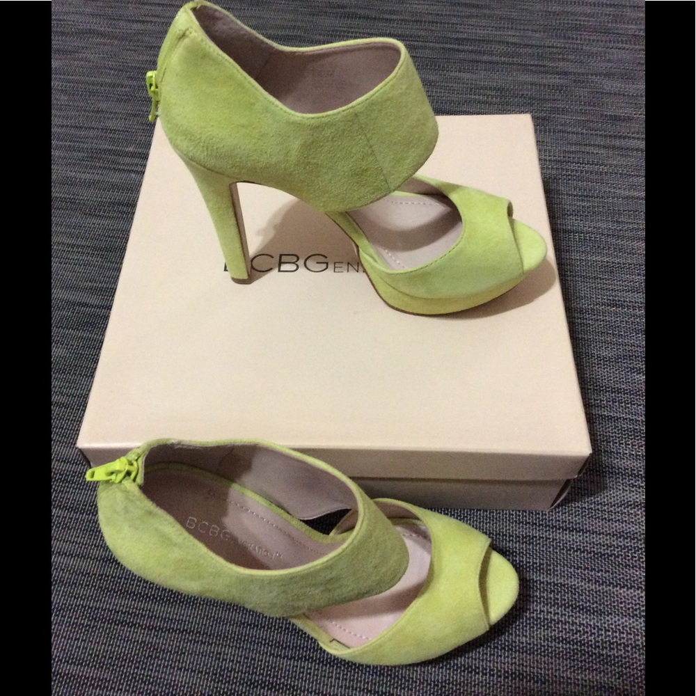 ✅SOLD  BCBG Helara green lime shoes 6